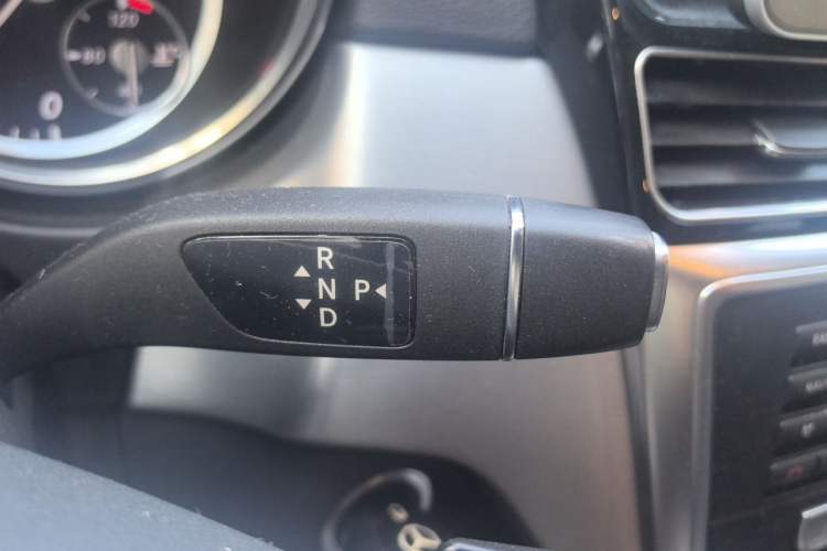 Used Mercedes-Benz M-Class 2015 ML 320 4MATIC Gear Lever