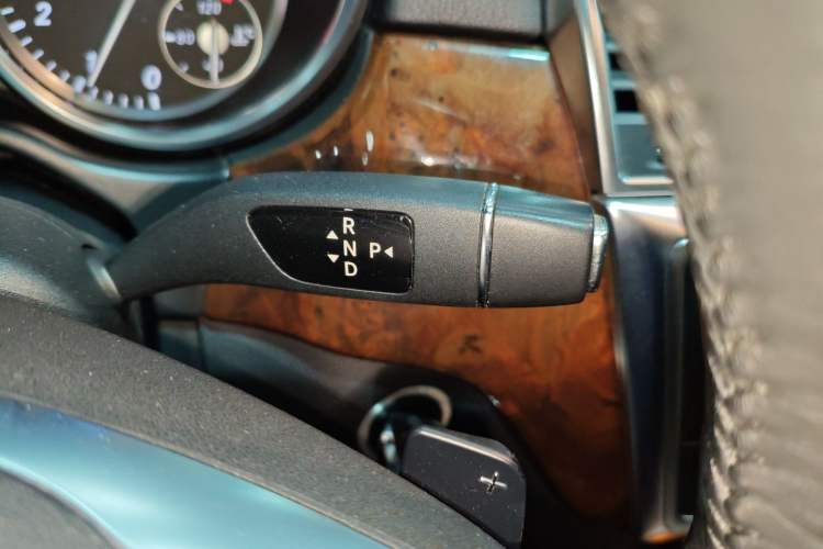 Used Mercedes-Benz M-Class 2015 ML 400 4MATIC Dynamic Model Gear Lever