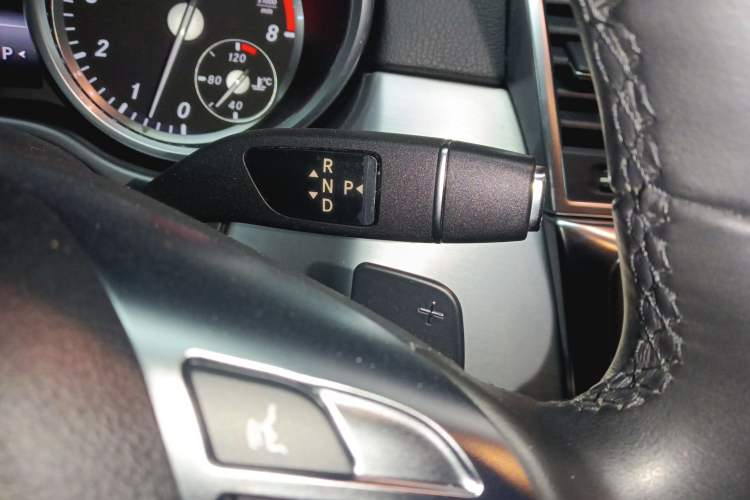 Used Mercedes-Benz M-Class 2015 ML 320 4MATIC Gear Lever