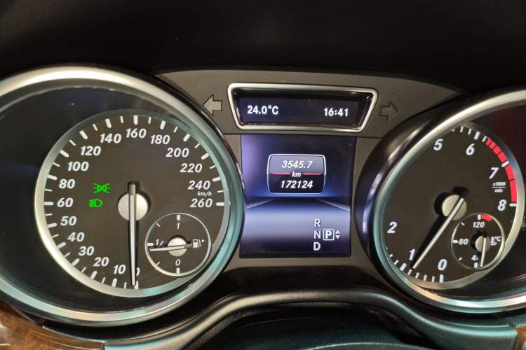 Used Mercedes-Benz M-Class 2015 ML 400 4MATIC Dynamic Model Instrument Cluster