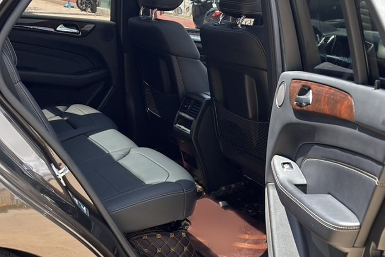 Used Mercedes-Benz M-Class 2015 ML 400 4MATIC Dynamic Model Interior 1