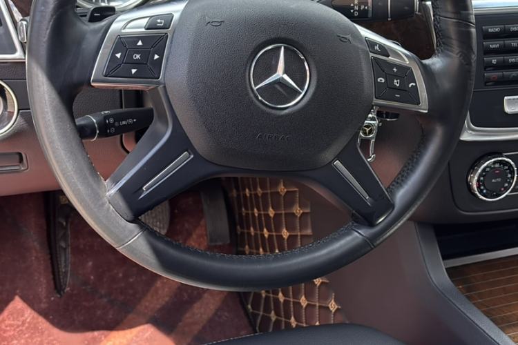 Used Mercedes-Benz M-Class 2015 ML 400 4MATIC Dynamic Model Interior 10