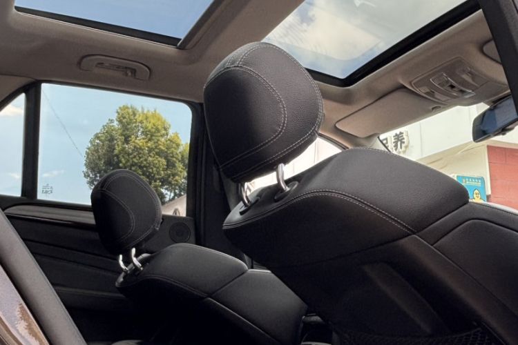 Used Mercedes-Benz M-Class 2015 ML 400 4MATIC Dynamic Model Interior 11