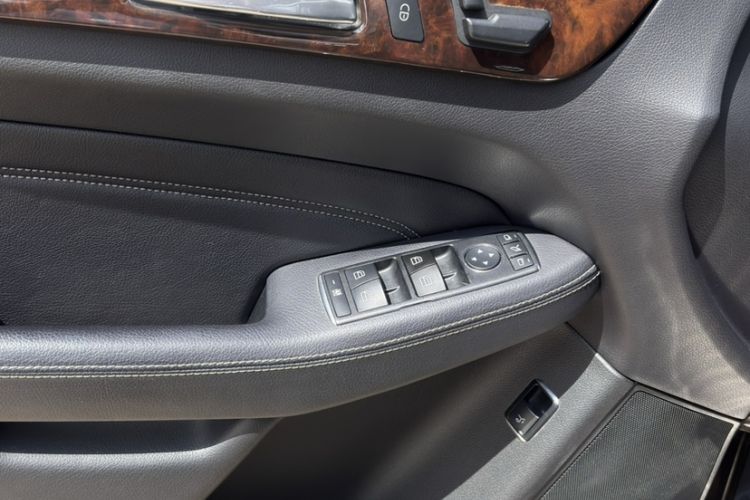 Used Mercedes-Benz M-Class 2015 ML 400 4MATIC Dynamic Model Interior 6