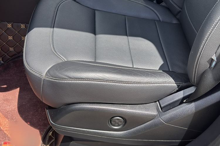Used Mercedes-Benz M-Class 2015 ML 400 4MATIC Dynamic Model Interior 7