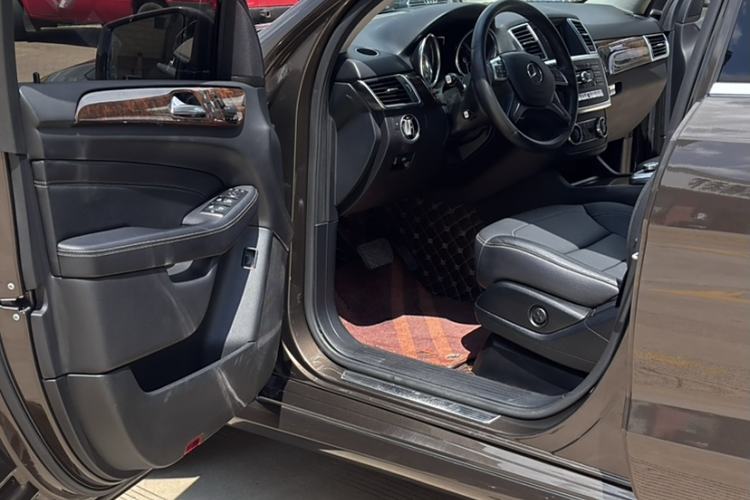 Used Mercedes-Benz M-Class 2015 ML 400 4MATIC Dynamic Model Interior 9