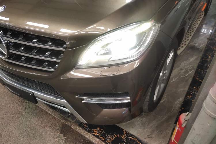 Used Mercedes-Benz M-Class 2015 ML 400 4MATIC Dynamic Model Left Front Headlight