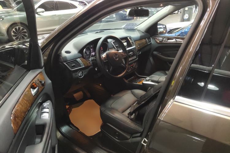 Used Mercedes-Benz M-Class 2015 ML 400 4MATIC Dynamic Model Left Front Seat