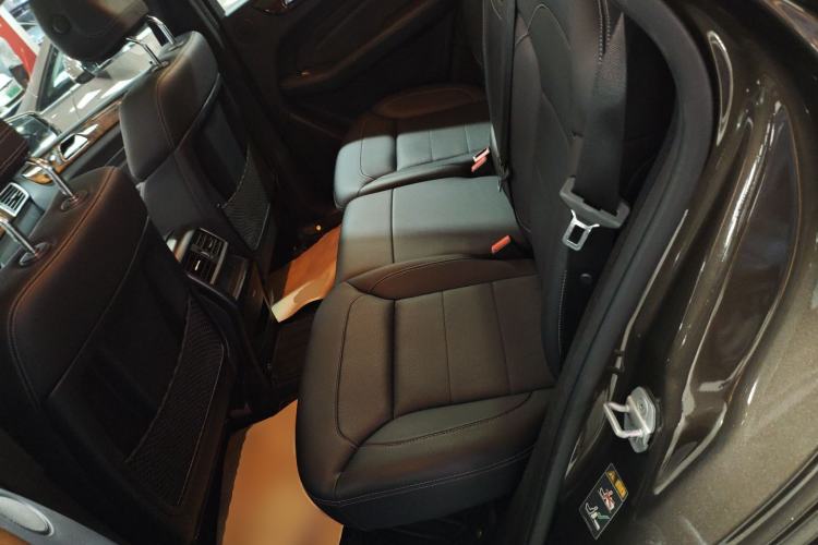 Used Mercedes-Benz M-Class 2015 ML 400 4MATIC Dynamic Model Left Rear Seat