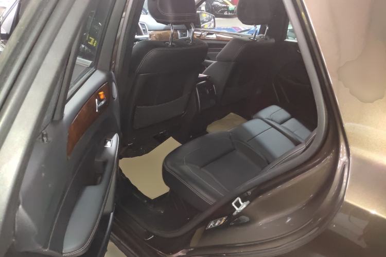 Used Mercedes-Benz M-Class 2015 ML 400 4MATIC Dynamic Model Left Rear Seat