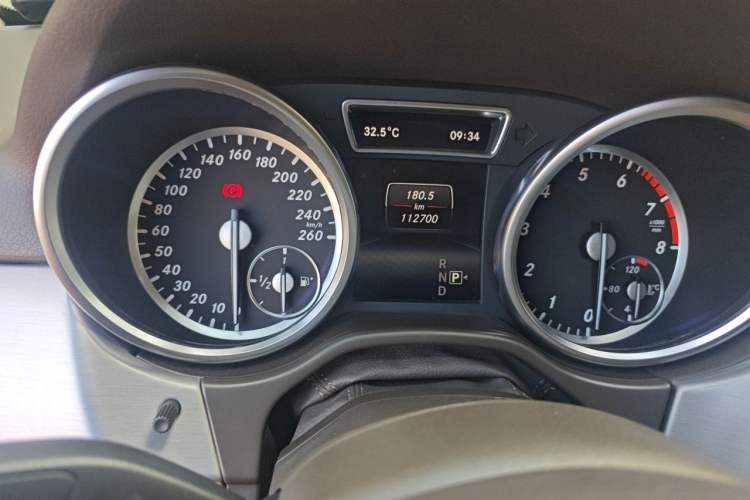 Used Mercedes-Benz M-Class 2015 ML 320 4MATIC Odometer Close Up
