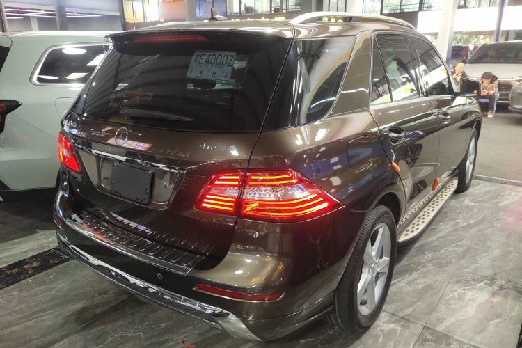 Used Mercedes-Benz M-Class 2015 ML 400 4MATIC Dynamic Model Rear Right 45 Deg