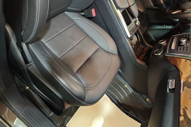 Used Mercedes-Benz M-Class 2015 ML 400 4MATIC Dynamic Model Right Front Seat