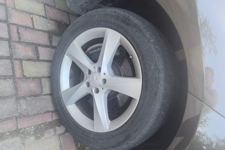 Used Mercedes-Benz M-Class 2015 ML 320 4MATIC Right Front Wheel Hub
