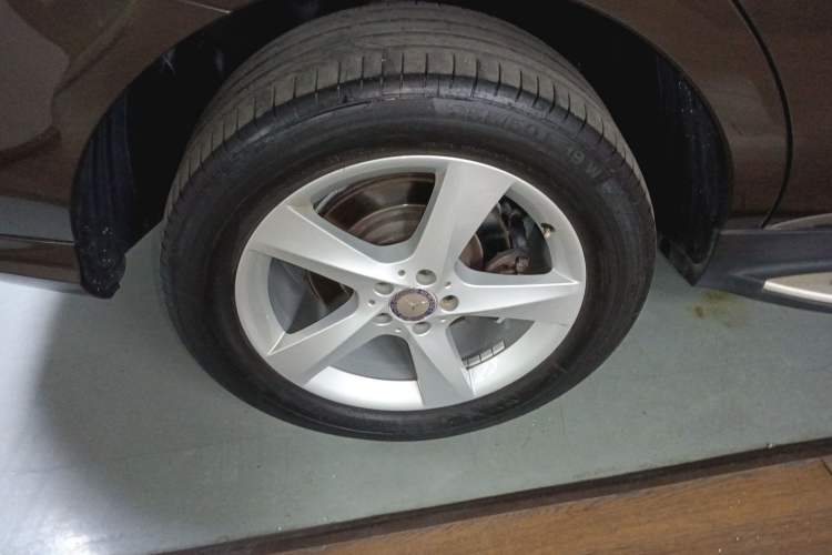 Used Mercedes-Benz M-Class 2015 ML 320 4MATIC Right Rear Wheel Hub