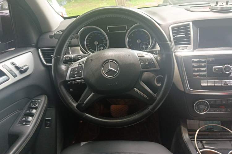 Used Mercedes-Benz M-Class 2015 ML 320 4MATIC Steering Wheel