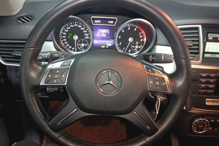 Used Mercedes-Benz M-Class 2015 ML 320 4MATIC Steering Wheel
