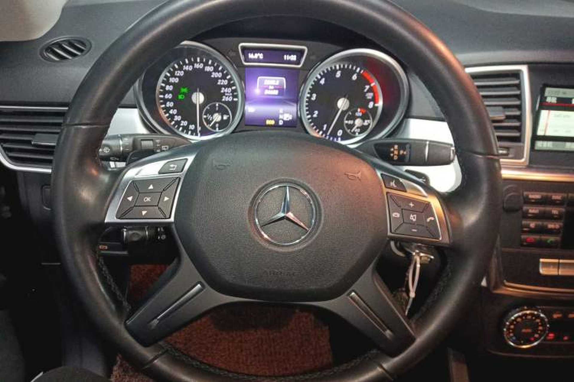 Used Mercedes-Benz M-Class 2015 ML 320 4MATIC Steering Wheel