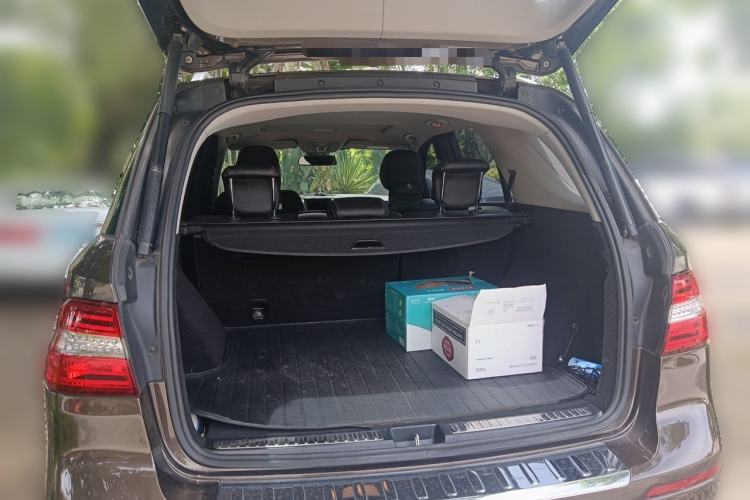 Used Mercedes-Benz M-Class 2015 ML 320 4MATIC Trunk