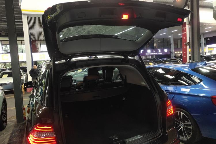 Used Mercedes-Benz M-Class 2015 ML 400 4MATIC Dynamic Model Trunk