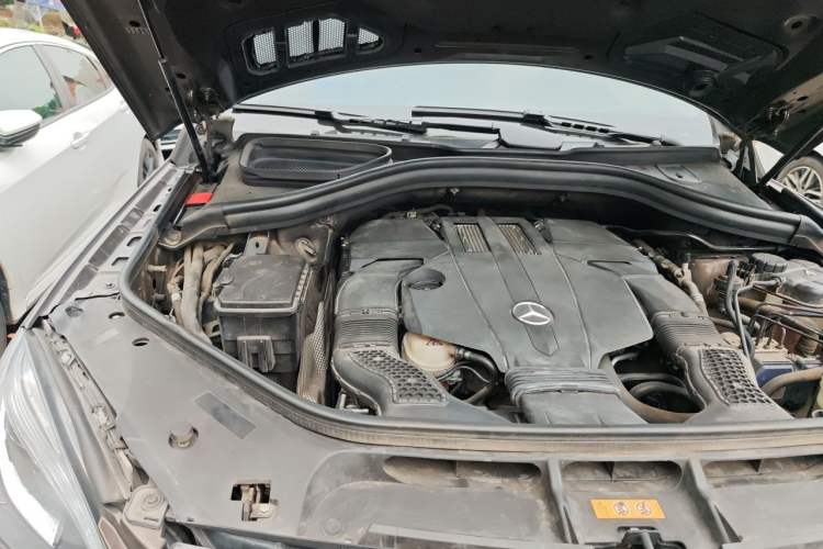 Used Mercedes-Benz M-Class 2015 ML 320 4MATIC Engine Bay Right