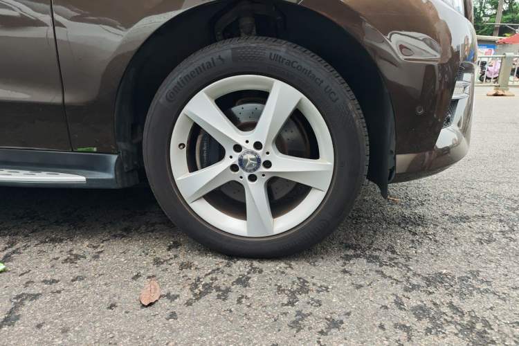 Used Mercedes-Benz M-Class 2015 ML 320 4MATIC Right Front Wheel Hub