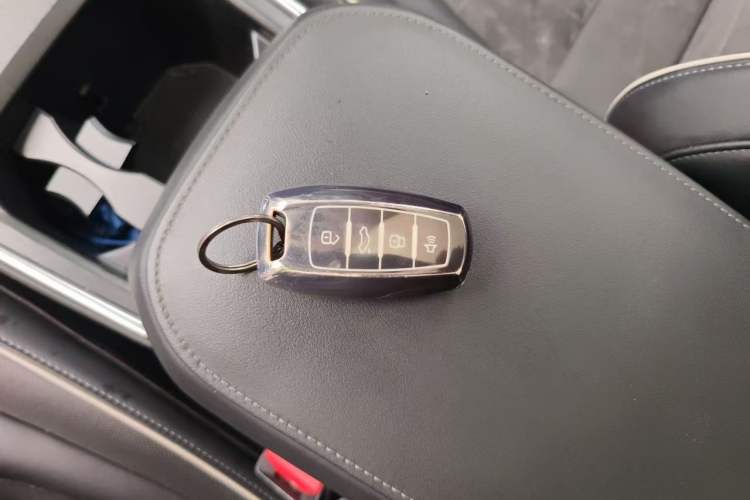 Used Mercedes-Benz M-Class 2015 ML 320 4MATIC Vehicle Key