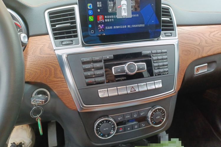 Used Mercedes-Benz M-Class 2015 ML 400 4MATIC Luxury Model Audio And AC Panel
