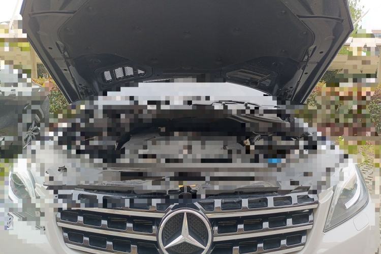 Used Mercedes-Benz M-Class 2015 ML 400 4MATIC Luxury Model Engine Bay