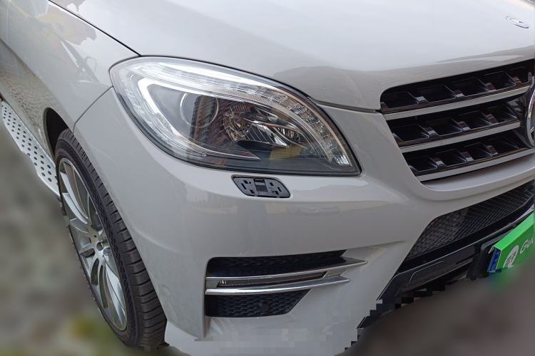 Used Mercedes-Benz M-Class 2015 ML 400 4MATIC Luxury Model Front Right 45 Deg