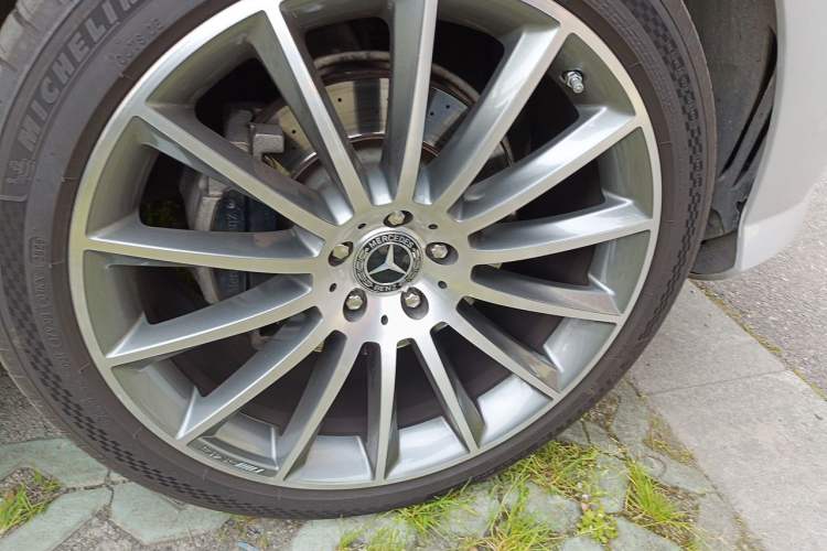 Used Mercedes-Benz M-Class 2015 ML 400 4MATIC Luxury Model Right Front Wheel Hub