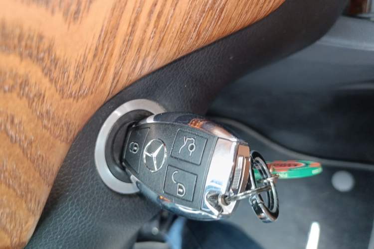 Used Mercedes-Benz M-Class 2015 ML 400 4MATIC Luxury Model Vehicle Key