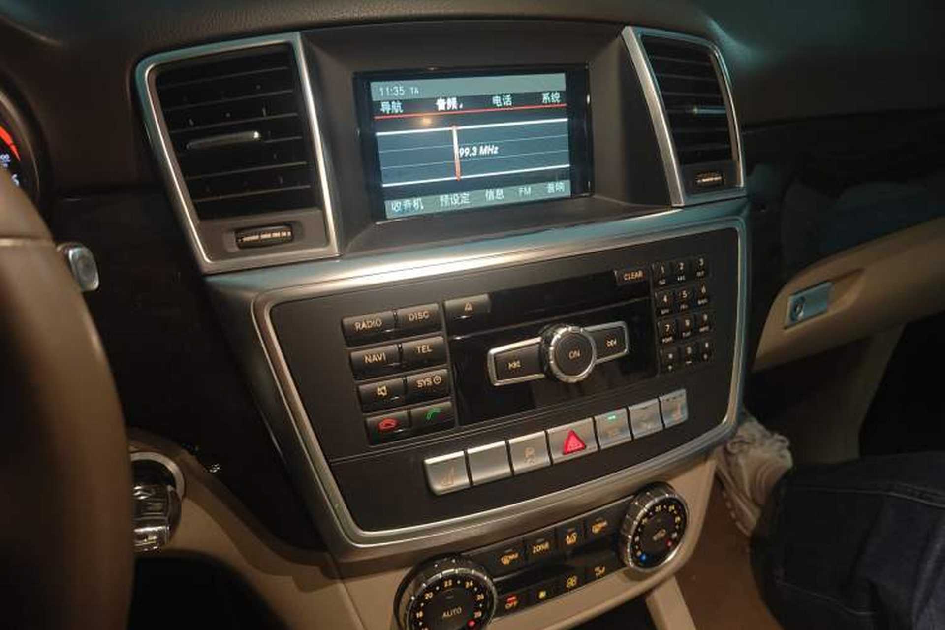 Used Mercedes-Benz M-Class 2015 ML 350 CDI 4MATIC Audio And AC Panel