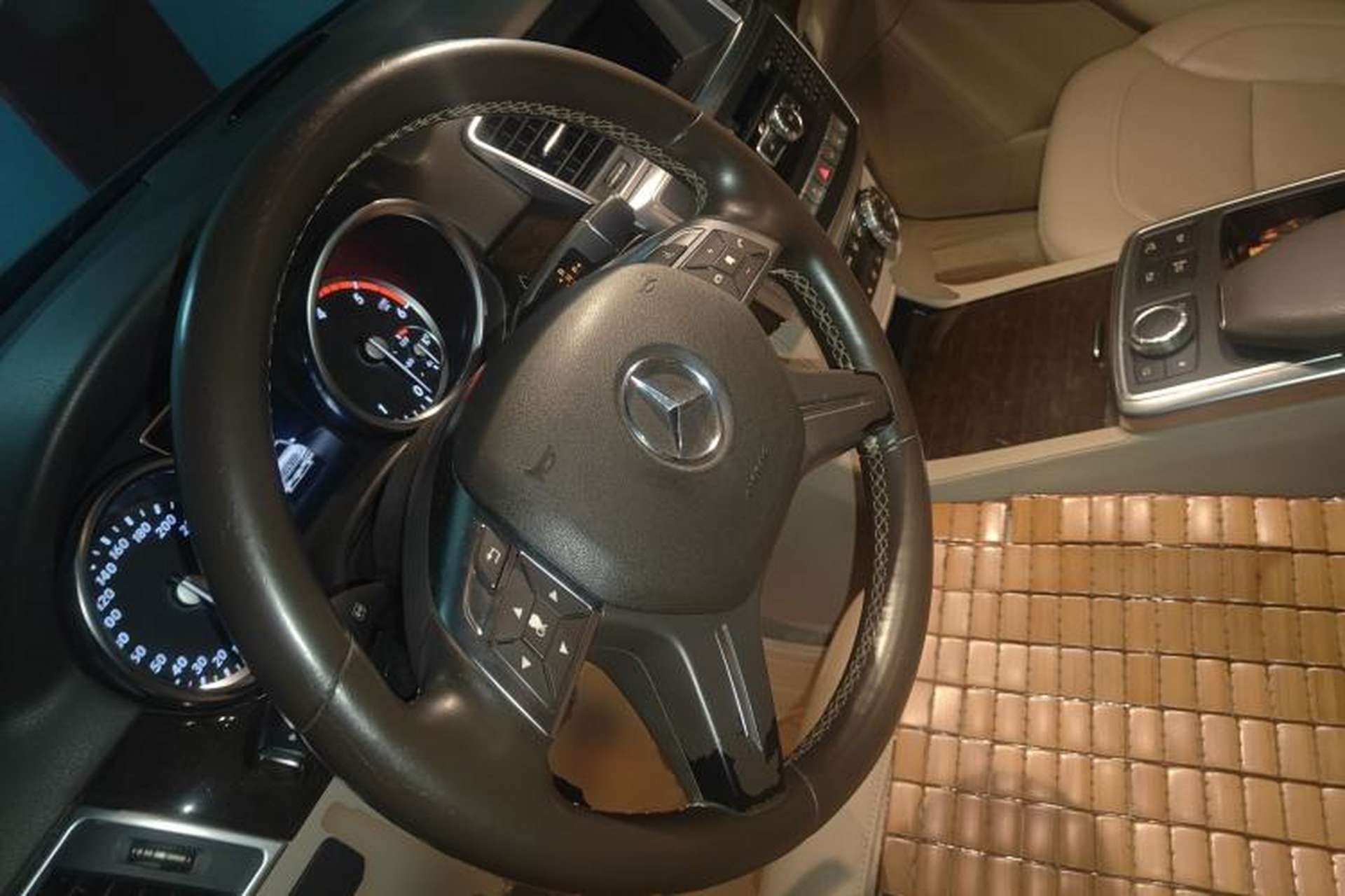 Used Mercedes-Benz M-Class 2015 ML 350 CDI 4MATIC Steering Wheel