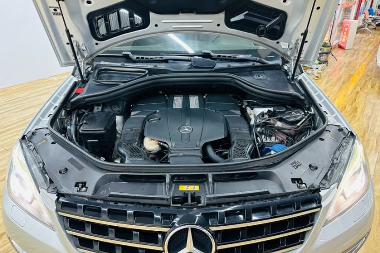 Used Mercedes-Benz M-Class 2015 ML 320 4MATIC Engine Bay