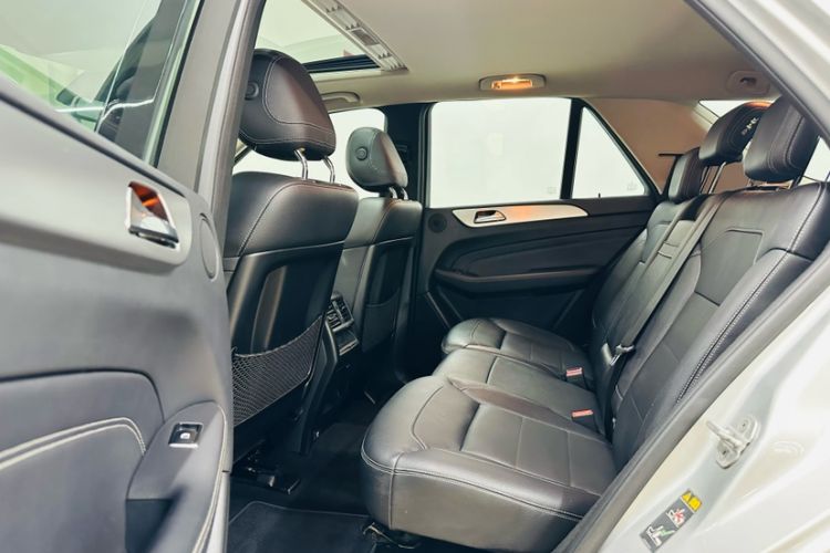Used Mercedes-Benz M-Class 2015 ML 320 4MATIC Interior 1