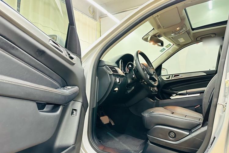 Used Mercedes-Benz M-Class 2015 ML 320 4MATIC Interior 3