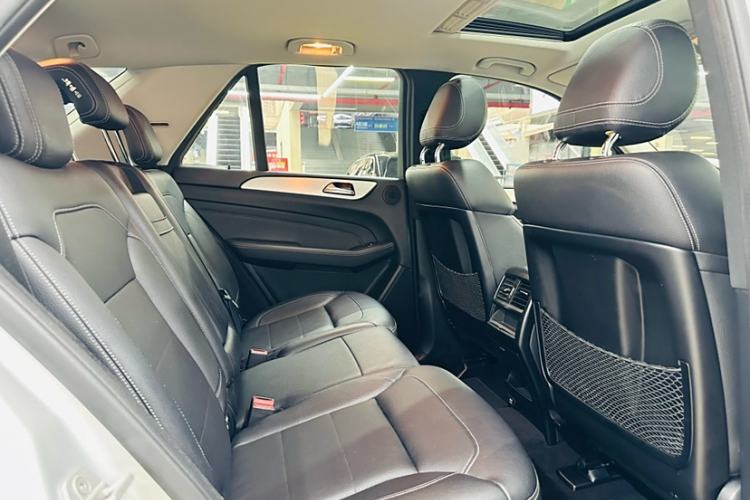 Used Mercedes-Benz M-Class 2015 ML 320 4MATIC Right Front Seat