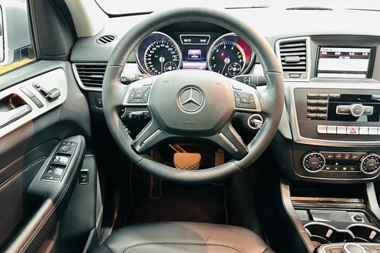 Used Mercedes-Benz M-Class 2015 ML 320 4MATIC Steering Wheel