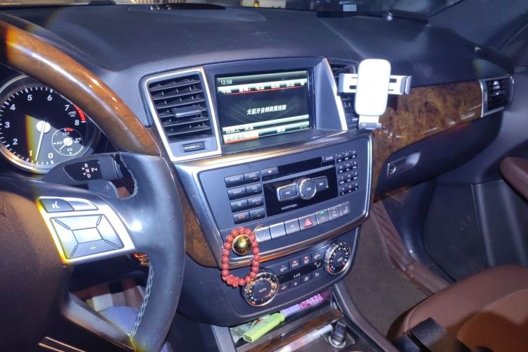 Used Mercedes-Benz M-Class 2015 ML 400 4MATIC Luxury Model Audio And AC Panel