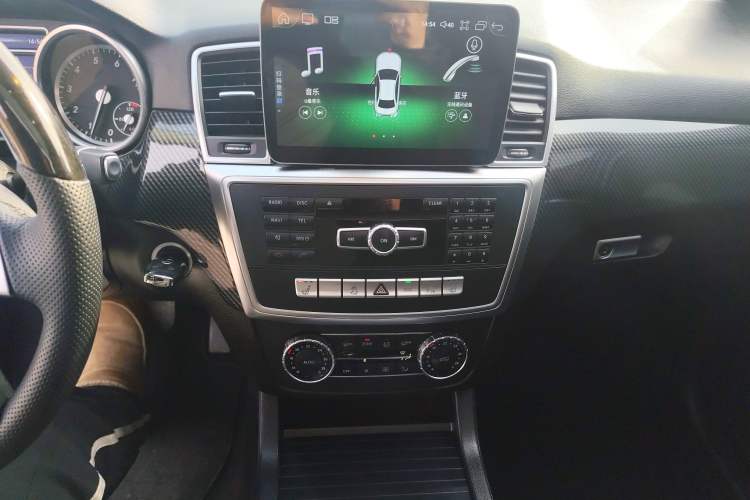 Used Mercedes-Benz M-Class 2015 ML 320 4MATIC Audio And AC Panel