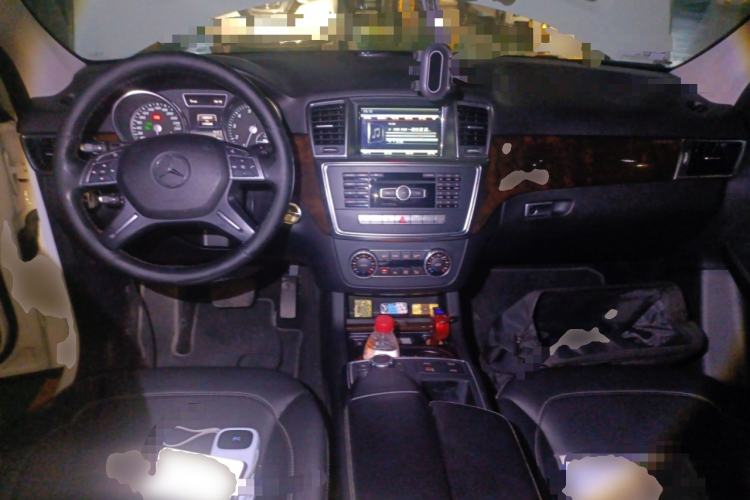 Used Mercedes-Benz M-Class 2015 ML 400 4MATIC Dynamic Model Center Console