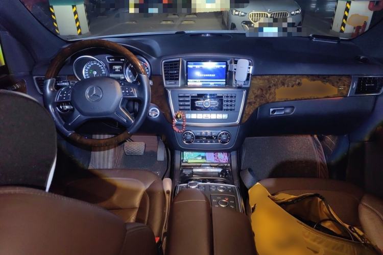 Used Mercedes-Benz M-Class 2015 ML 400 4MATIC Luxury Model Center Console