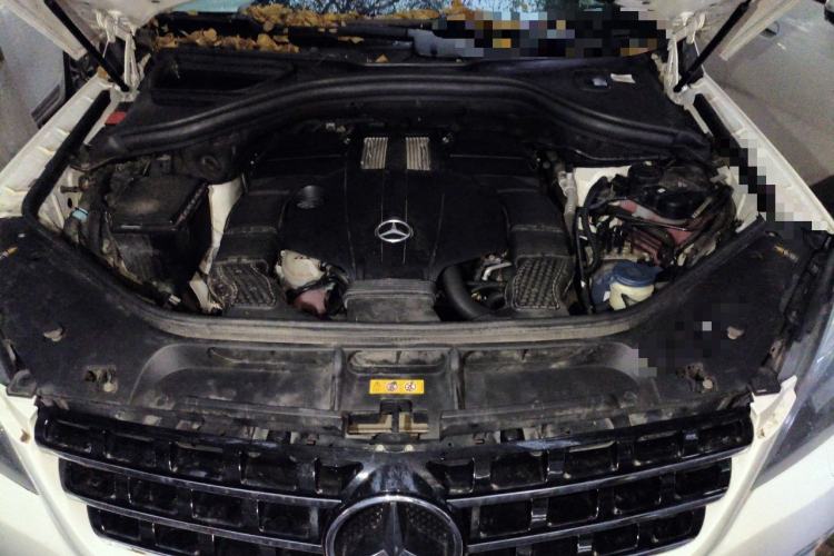 Used Mercedes-Benz M-Class 2015 ML 400 4MATIC Dynamic Model Engine Bay