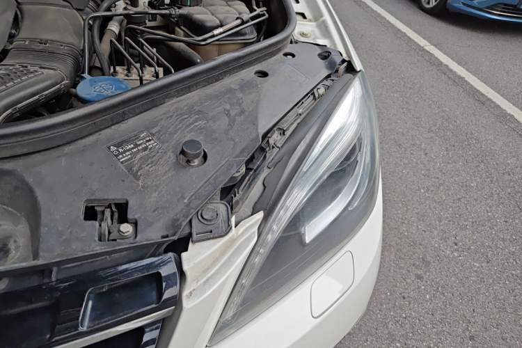 Used Mercedes-Benz M-Class 2015 ML 400 4MATIC Luxury Model Engine Bay Left