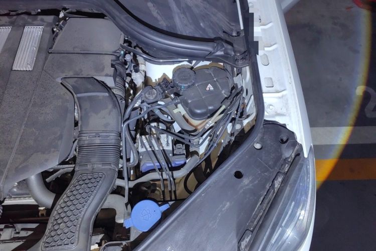 Used Mercedes-Benz M-Class 2015 ML 400 4MATIC Luxury Model Engine Bay Left
