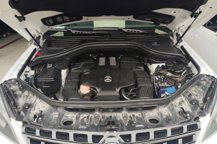 Used Mercedes-Benz M-Class 2015 ML 320 4MATIC Engine Bay