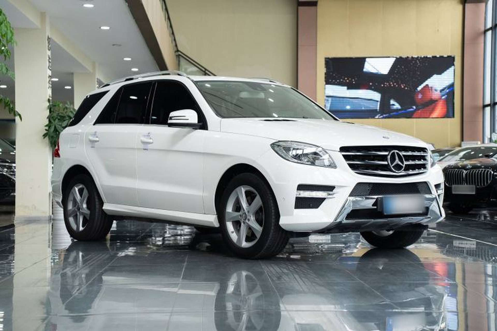 Used Mercedes-Benz M-Class 2015 ML 320 4MATIC Exterior 2