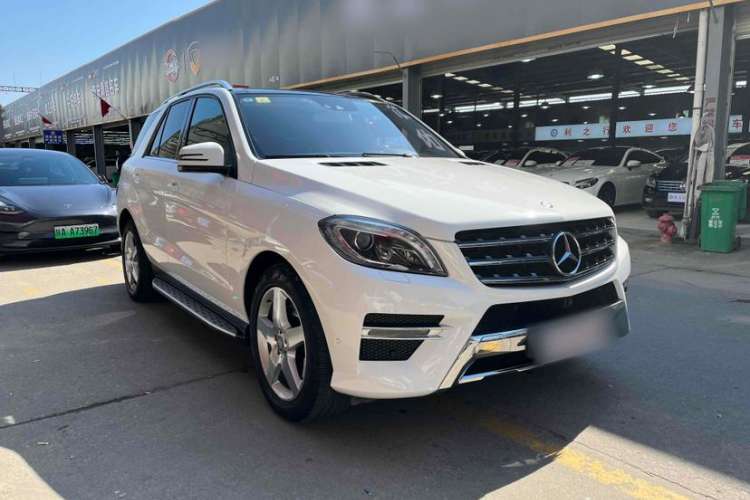 Used Mercedes-Benz M-Class 2015 ML 400 4MATIC Luxury Model Exterior 2