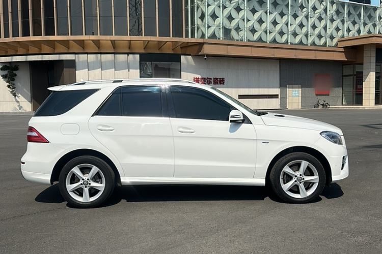 Used Mercedes-Benz M-Class 2015 ML 320 4MATIC Exterior 2